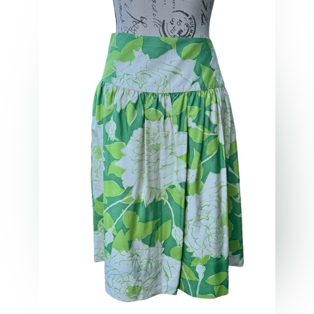 Trina Turk Skirt 100% Silk Green and White Floral Womens Size 8